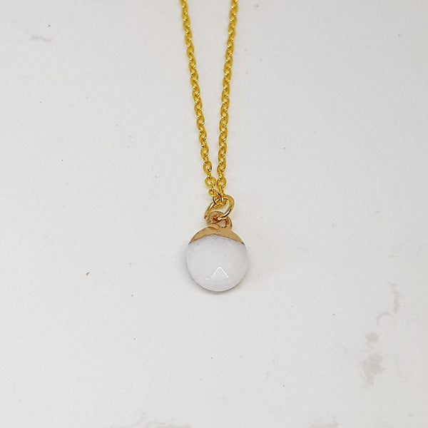 Delicate Gold Necklace with Gemstone Pendant